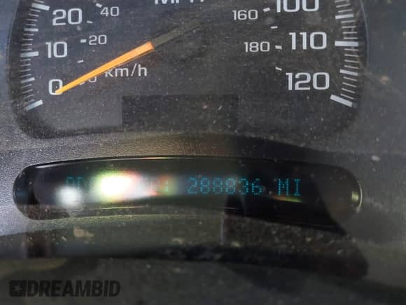 2005 Chevrolet Suburban LS z VIN 1GNFK16Z15J207781, wystawiony jako IAAI lot #43564350 z przebiegiem 288 836 mil mil oraz . Historia ofert i sprzedaży dostępna na DreamBid. Obrazek 7.