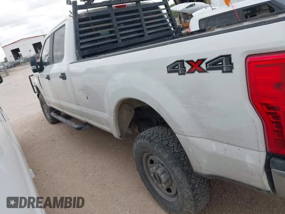 ✅ 2019 Ford F-250 XL • VIN: 1FT7W2B68KEE64279 • Lot: 42523550. Listed on IAAI with 296,849 mi. Free auction sales archive from the USA and detailed vehicle history report at DreamBid. Image 13.