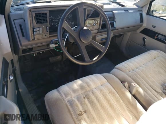 ✅ 1993 Chevrolet Silverado 1500 • VIN: 1GCDC14Z1PZ125750 • Lot: 82603895. Wystawiony na Copart z przebiegiem 182 926 mil. Bezpłatny archiwum sprzedaży aukcyjnych z USA i szczegółowy raport historii pojazdu na DreamBid. Zdjęcie 8.