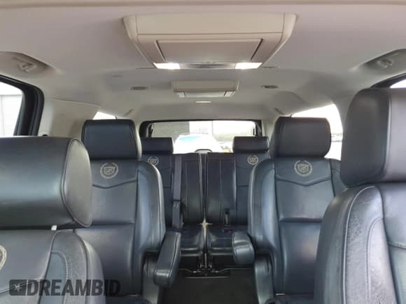 ✅ 2013 Cadillac Escalade ESV Platinum Edition • VIN: 1GYS3KEF9DR322219 • Лот: 90066535. Опубликован ранее на Copart с пробегом 174 669 миль. Бесплатный доступ к архиву аукционных продаж из США и подробный отчёт об истории автомобиля на DreamBid. Изображение 10.