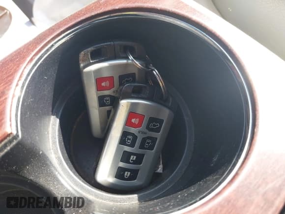 ✅ 2012 Toyota Sienna XLE • VIN: 5TDDK3DC7CS033189 • Lot: 42814115. Listed on IAAI with 260,566 mi. Free auction sales archive from the USA and detailed vehicle history report at DreamBid. Image 11.