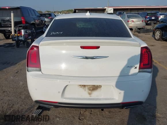 ✅ 2018 Chrysler 300 S • VIN: 2C3CCABGXJH243921 • Lot: 43519556. Listed on IAAI with 114,836 mi. Free auction sales archive from the USA and detailed vehicle history report at DreamBid. Image 16.