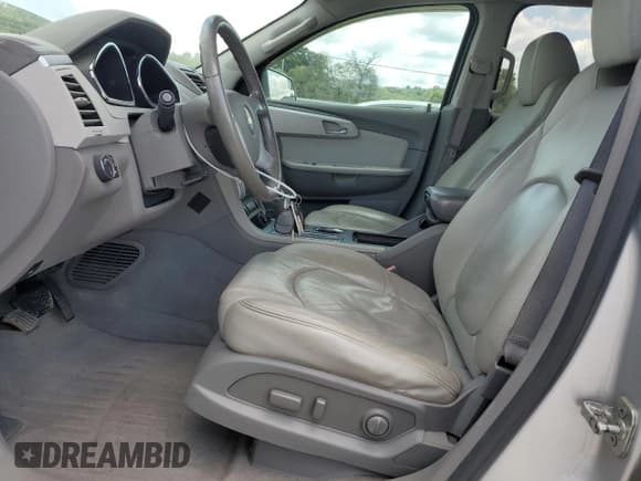 ✅ 2010 Chevrolet Traverse 2LT • VIN: 1GNLRGED5AS121255 • Lot: 66516254. Wystawiony na Copart z przebiegiem 180 322 mil. Bezpłatny archiwum sprzedaży aukcyjnych z USA i szczegółowy raport historii pojazdu na DreamBid. Zdjęcie 7.