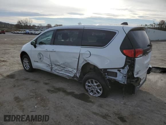 ✅ 2022 Chrysler Voyager LX • VIN: 2C4RC1CG0NR224279 • Лот: 91107755. Опубликован ранее на Copart с пробегом 18 488 миль. Бесплатный доступ к архиву аукционных продаж из США и подробный отчёт об истории автомобиля на DreamBid. Изображение 2.