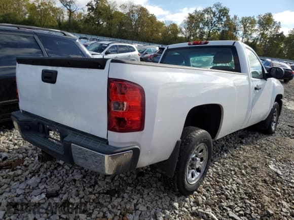 ✅ 2013 Chevrolet Silverado 1500 Work Truck • VIN: 1GCNCPE04DZ159040 • Lot: 73004984. Wystawiony na Copart z przebiegiem 186 178 mil. Bezpłatny archiwum sprzedaży aukcyjnych z USA i szczegółowy raport historii pojazdu na DreamBid. Zdjęcie 3.