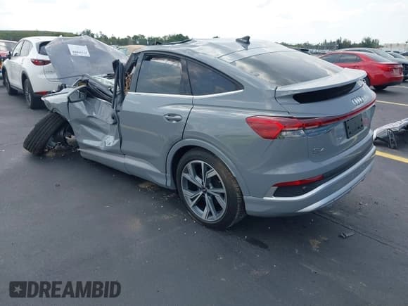 ✅ 2025 Audi Q4 e-tron Sportback Premium • VIN: WA12UBFZ8SP023867 • Lot: 42319808. Wystawiony na IAAI z przebiegiem Nie podano. Bezpłatny archiwum sprzedaży aukcyjnych z USA i szczegółowy raport historii pojazdu na DreamBid. Zdjęcie 3.