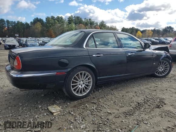 ✅ 2006 Jaguar XJ Series XJ8 • VIN: SAJWA71B76SH03404 • Lot: 86886225. Wystawiony na Copart z przebiegiem Nie podano. Bezpłatny archiwum sprzedaży aukcyjnych z USA i szczegółowy raport historii pojazdu na DreamBid. Zdjęcie 3.