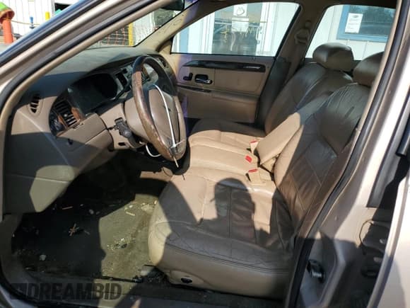 ✅ 1998 Lincoln Town Car Signature • VIN: 1LNFM82W7WY614094 • Lot: 59792735. Listed on Copart with 183,045 mi. Free auction sales archive from the USA and detailed vehicle history report at DreamBid. Image 7.