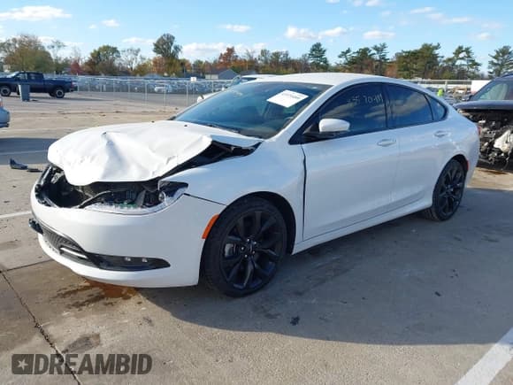 ✅ 2015 Chrysler 200 S • VIN: 1C3CCCDG7FN523321 • Лот: 43570489. Опубликован ранее на IAAI с пробегом 108 471 миль. Бесплатный доступ к архиву аукционных продаж из США и подробный отчёт об истории автомобиля на DreamBid. Изображение 17.