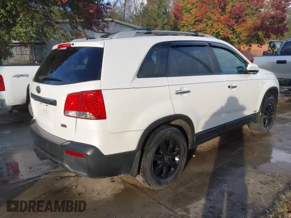 ✅ 2012 Kia Sorento LX • VIN: 5XYKTCA63CG231879 • Lot: 43668750. Listed on IAAI with 192,396 mi. Free auction sales archive from the USA and detailed vehicle history report at DreamBid. Image 4.