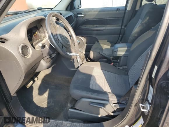 ✅ 2015 Jeep Patriot Altitude • VIN: 1C4NJRAB7FD129605 • Lot: 64172835. Wystawiony na Copart z przebiegiem 150 785 mil. Bezpłatny archiwum sprzedaży aukcyjnych z USA i szczegółowy raport historii pojazdu na DreamBid. Zdjęcie 7.