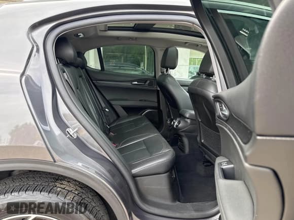 ✅ 2018 Alfa Romeo Stelvio • VIN: ZASFAKAN0J7B81047 • Lot: 43186905. Wystawiony na IAAI z przebiegiem 110 090 mil. Bezpłatny archiwum sprzedaży aukcyjnych z USA i szczegółowy raport historii pojazdu na DreamBid. Zdjęcie 8.