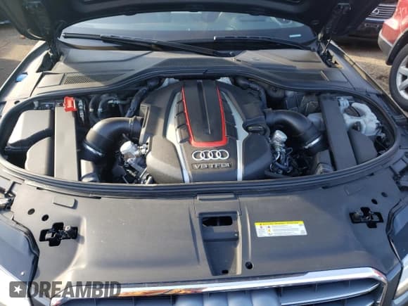 ✅ 2016 Audi S8 • VIN: WAUJSAFD5GN003369 • Lot: 59417235. Wystawiony na Copart z przebiegiem 84 869 mil. Bezpłatny archiwum sprzedaży aukcyjnych z USA i szczegółowy raport historii pojazdu na DreamBid. Zdjęcie 11.