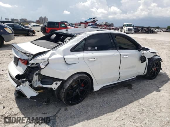 ✅ 2024 Audi RS 3 • VIN: WUAG4DGY4RA908273 • Лот: 68973255. Опубликован ранее на Copart с пробегом 17 728 миль. Бесплатный доступ к архиву аукционных продаж из США и подробный отчёт об истории автомобиля на DreamBid. Изображение 3.