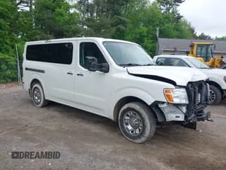 ✅ 2017 Nissan NV SL • VIN: 5BZAF0AA9HN850668 • Lot: 42252995. Wystawiony na IAAI z przebiegiem 99 069 mil. Bezpłatny archiwum sprzedaży aukcyjnych z USA i szczegółowy raport historii pojazdu na DreamBid. Zdjęcie 1.