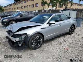 ✅ 2025 Hyundai Sonata SEL Convenience • VIN: KMHL14JA4SA449893 • Лот: 67522305. Опубликован ранее на Copart с пробегом 2 597 миль. Бесплатный доступ к архиву аукционных продаж из США и подробный отчёт об истории автомобиля на DreamBid. Изображение 1.