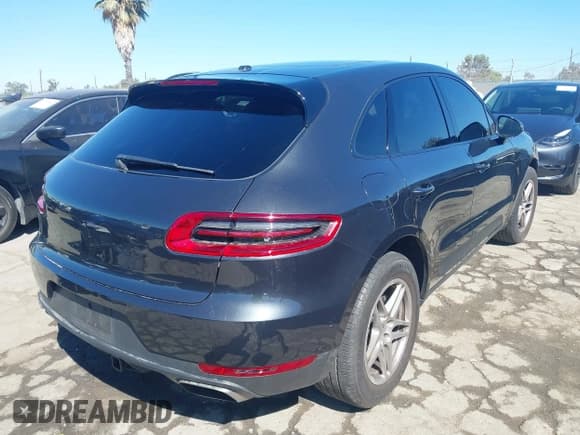 ✅ 2017 Porsche Macan • VIN: WP1AA2A56HLB00717 • Lot: 43153541. Wystawiony na IAAI z przebiegiem 117 211 mil. Bezpłatny archiwum sprzedaży aukcyjnych z USA i szczegółowy raport historii pojazdu na DreamBid. Zdjęcie 4.