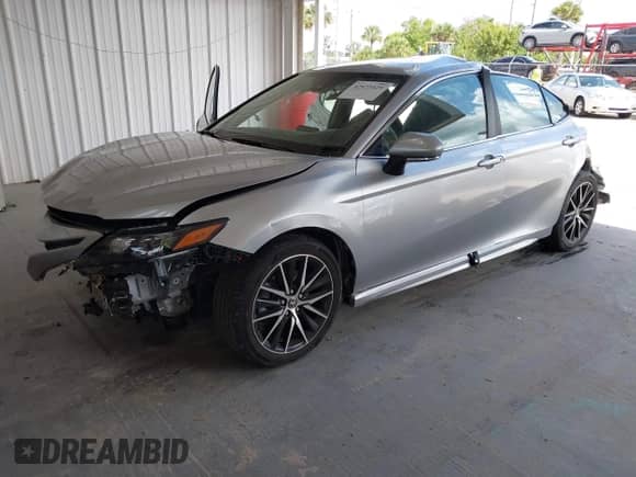 2022 Toyota Camry SE z VIN 4T1G11AK2NU651062, wystawiony jako IAAI lot #42473429 z przebiegiem 46 906 mil mil oraz . Historia ofert i sprzedaży dostępna na DreamBid. Obrazek 18.