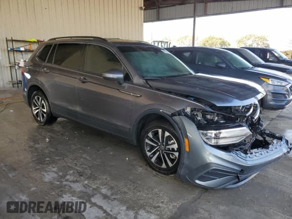 ✅ 2024 Volkswagen Tiguan S • VIN: 3VVRB7AX6RM059698 • Lot: 48455235. Wystawiony na Copart z przebiegiem 34 344 mil. Bezpłatny archiwum sprzedaży aukcyjnych z USA i szczegółowy raport historii pojazdu na DreamBid. Zdjęcie 4.