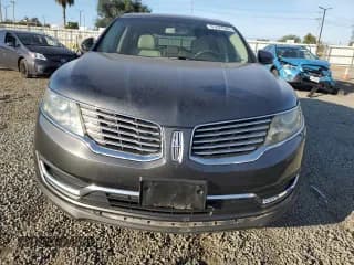 ✅ 2017 Lincoln MKX Select • VIN: 2LMPJ6KR2HBL46006 • Лот: 91627065. Опубликован ранее на Copart с пробегом 84 231 миль. Бесплатный доступ к архиву аукционных продаж из США и подробный отчёт об истории автомобиля на DreamBid. Изображение 5.