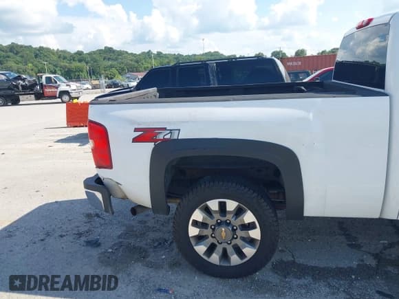 ✅ 2013 Chevrolet Silverado 3500HD Work Truck • VIN: 1GC2KYEG8DZ181745 • Lot: 42968414. Listed on IAAI with 421,104 mi. Free auction sales archive from the USA and detailed vehicle history report at DreamBid. Image 17.