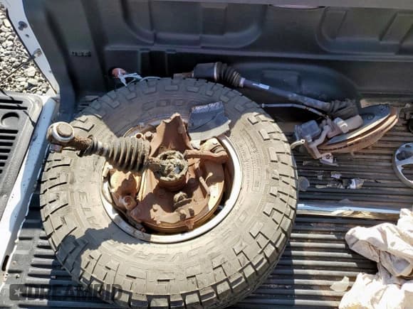 ✅ 2015 Chevrolet Silverado 2500HD LT • VIN: 1GC2KVEG5FZ122461 • Lot: 66639795. Wystawiony na Copart z przebiegiem 222 057 mil. Bezpłatny archiwum sprzedaży aukcyjnych z USA i szczegółowy raport historii pojazdu na DreamBid. Zdjęcie 12.