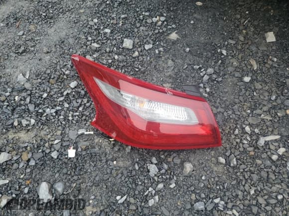 ✅ 2018 Nissan Altima SL • VIN: 1N4BL3AP1JC226700 • Lot: 61184615. Wystawiony na Copart z przebiegiem 74 126 mil. Bezpłatny archiwum sprzedaży aukcyjnych z USA i szczegółowy raport historii pojazdu na DreamBid. Zdjęcie 12.