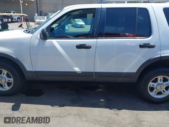 ✅ 2003 Ford Explorer XLT • VIN: 1FMZU73W83ZB23061 • Lot: 42549476. Listed on IAAI with 221,146 mi. Free auction sales archive from the USA and detailed vehicle history report at DreamBid. Image 15.