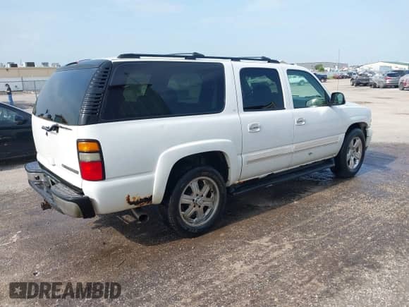 2005 Chevrolet Suburban LS z VIN 1GNFK16Z85J256010, wystawiony jako IAAI lot #42768572 z przebiegiem 260 000 mil mil oraz . Historia ofert i sprzedaży dostępna na DreamBid. Obrazek 4.