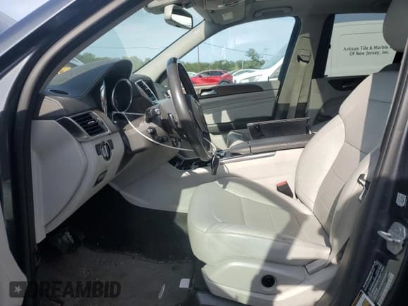 ✅ 2014 Mercedes-Benz M 550 • VIN: 4JGDA7DB4EA363255 • Лот: 72082025. Опубликован ранее на Copart с пробегом 127 164 миль. Бесплатный доступ к архиву аукционных продаж из США и подробный отчёт об истории автомобиля на DreamBid. Изображение 7.