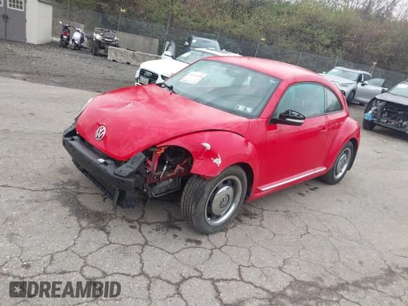 ✅ 2012 Volkswagen Beetle 2.5L PZEV • VIN: 3VWJP7AT5CM660700 • Lot: 43737690. Wystawiony na IAAI z przebiegiem 81 937 mil. Bezpłatny archiwum sprzedaży aukcyjnych z USA i szczegółowy raport historii pojazdu na DreamBid. Zdjęcie 2.