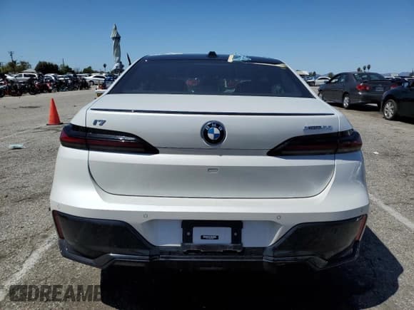 ✅ 2023 BMW i7 xDrive60 • VIN: WBY53EJ08PCN04974 • Lot: 49995624. Listed on Copart with Not provided. Free auction sales archive from the USA and detailed vehicle history report at DreamBid. Image 6.
