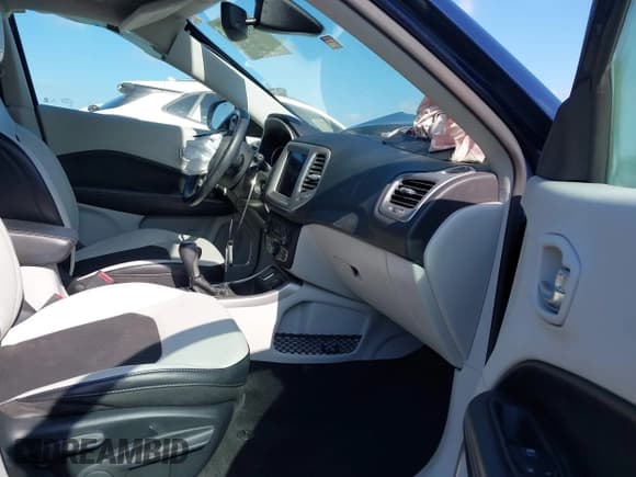 ✅ 2020 Jeep Compass Latitude • VIN: 3C4NJCBB7LT130383 • Lot: 42129619. Listed on IAAI with 33,175 mi. Free auction sales archive from the USA and detailed vehicle history report at DreamBid. Image 5.