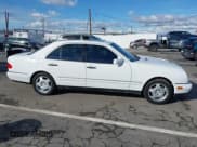 ✅ 1999 Mercedes-Benz E 320 • VIN: WDBJF70H7XA882580 • Lot: 43771803. Wystawiony na IAAI z przebiegiem 123 345 mil. Bezpłatny archiwum sprzedaży aukcyjnych z USA i szczegółowy raport historii pojazdu na DreamBid. Zdjęcie 13.