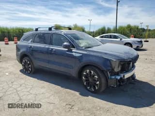 ✅ 2025 Kia Sorento EX • VIN: 5XYRH4JF2SG339852 • Лот: 70894915. Опубликован ранее на Copart с пробегом 3 441 миль. Бесплатный доступ к архиву аукционных продаж из США и подробный отчёт об истории автомобиля на DreamBid. Изображение 4.