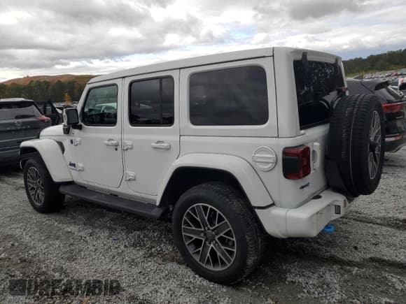 ✅ 2022 Jeep Wrangler Unlimited Sahara • VIN: 1C4JJXP65NW182979 • Lot: 89898485. Wystawiony na Copart z przebiegiem 31 135 mil. Bezpłatny archiwum sprzedaży aukcyjnych z USA i szczegółowy raport historii pojazdu na DreamBid. Zdjęcie 2.