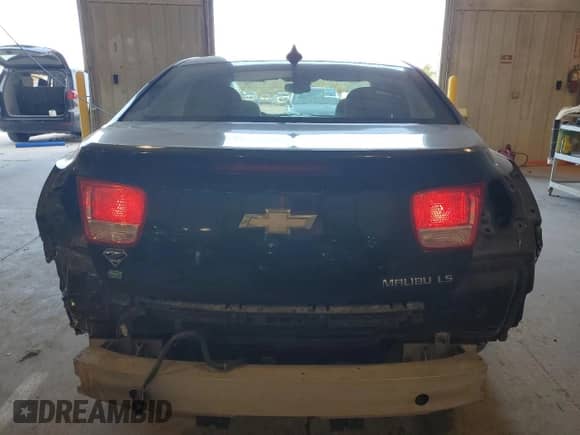 2015 Chevrolet Malibu LS z VIN 1G11B5SL1FF340243, wystawiony jako Copart lot #85835695 z przebiegiem 105 942 mil mil oraz Szkoda całkowita • Salvage title. Historia ofert i sprzedaży dostępna na DreamBid. Obrazek 6.