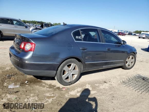 ✅ 2009 Volkswagen Passat Komfort • VIN: WVWJK73C29P015343 • Lot: 90610205. Wystawiony na Copart z przebiegiem 185 804 mil. Bezpłatny archiwum sprzedaży aukcyjnych z USA i szczegółowy raport historii pojazdu na DreamBid. Zdjęcie 3.