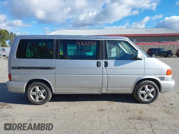 ✅ 2002 Volkswagen EuroVan GLS • VIN: WV2KB47032H057122 • Лот: 43615598. Опубликован ранее на IAAI с пробегом 235 251 миль. Бесплатный доступ к архиву аукционных продаж из США и подробный отчёт об истории автомобиля на DreamBid. Изображение 14.