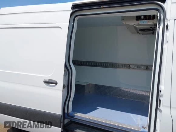 ✅ 2019 Freightliner Sprinter • VIN: WDRPF0CD0KT003350 • Лот: 42686483. Опубликован ранее на IAAI с пробегом 128 326 миль. Бесплатный доступ к архиву аукционных продаж из США и подробный отчёт об истории автомобиля на DreamBid. Изображение 8.