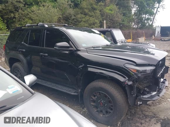✅ 2025 Toyota 4Runner SR5 • VIN: JTEVA5BR6S5002493 • Lot: 42669087. Listed on IAAI with 1,637 mi. Free auction sales archive from the USA and detailed vehicle history report at DreamBid. Image 14.