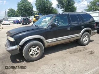 ✅ 1999 Chevrolet Blazer Trailblazer • VIN: 1GNDT13W5X2137343 • Lot: 62332925. Wystawiony na Copart z przebiegiem 178 668 mil. Bezpłatny archiwum sprzedaży aukcyjnych z USA i szczegółowy raport historii pojazdu na DreamBid. Zdjęcie 1.