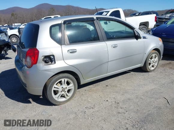 ✅ 2009 Chevrolet Aveo 1LT • VIN: KL1TD66E39B670755 • Lot: 41617362. Wystawiony na IAAI z przebiegiem 179 075 mil. Bezpłatny archiwum sprzedaży aukcyjnych z USA i szczegółowy raport historii pojazdu na DreamBid. Zdjęcie 4.