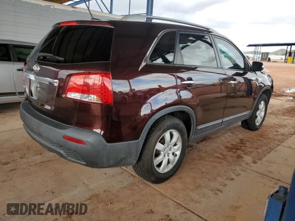✅ 2012 Kia Sorento LX • VIN: 5XYKT3A29CG190784 • Lot: 93637575. Wystawiony na Copart z przebiegiem 111 744 mil. Bezpłatny archiwum sprzedaży aukcyjnych z USA i szczegółowy raport historii pojazdu na DreamBid. Zdjęcie 3.
