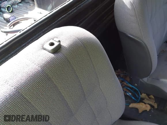 ✅ 1993 Nissan Frontier • VIN: 1N6SD11SXPC379047 • Lot: 43608670. Listed on IAAI with 124,765 mi. Free auction sales archive from the USA and detailed vehicle history report at DreamBid. Image 8.