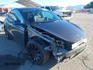 ✅ 2022 Tesla Model Y Performance • VIN: 7SAYGDEF3NF405901 • Lot: 43473548. Wystawiony na IAAI z przebiegiem 23 024 mil. Bezpłatny archiwum sprzedaży aukcyjnych z USA i szczegółowy raport historii pojazdu na DreamBid. Zdjęcie 1.