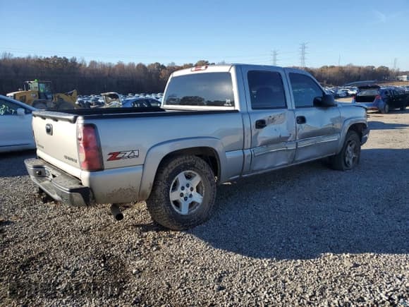 ✅ 2004 Chevrolet Silverado 1500 LS • VIN: 2GCEK13T941382163 • Lot: 84823424. Wystawiony na Copart z przebiegiem 207 003 mil. Bezpłatny archiwum sprzedaży aukcyjnych z USA i szczegółowy raport historii pojazdu na DreamBid. Zdjęcie 3.