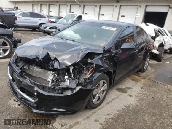 2018 Chevrolet Cruze LS z VIN 1G1BC5SM9J7109846, wystawiony jako Copart lot #63114322 z przebiegiem 123 820 mil mil oraz . Historia ofert i sprzedaży dostępna na DreamBid. Obrazek 2.