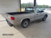 ✅ 2002 Chevrolet S-10 LS • VIN: 1GCCS145628137953 • Лот: 42517695. Опубликован ранее на IAAI с пробегом 197 637 миль. Бесплатный доступ к архиву аукционных продаж из США и подробный отчёт об истории автомобиля на DreamBid. Изображение 4.