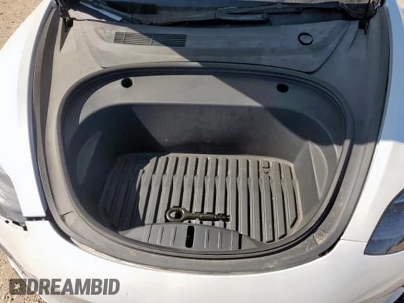 ✅ 2022 Tesla Model 3 Long Range • VIN: 5YJ3E1EB9NF318996 • Lot: 90580795. Wystawiony na Copart z przebiegiem Nie podano. Bezpłatny archiwum sprzedaży aukcyjnych z USA i szczegółowy raport historii pojazdu na DreamBid. Zdjęcie 11.